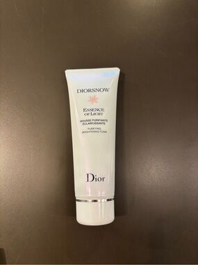 Dior Diorsnow Essence of Light Purifying Brightening Foam - White